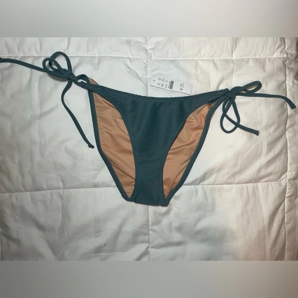 J. Crew Ribbed curved-waist cheeky string bikini bottom
Size M - Picture 4 of 11